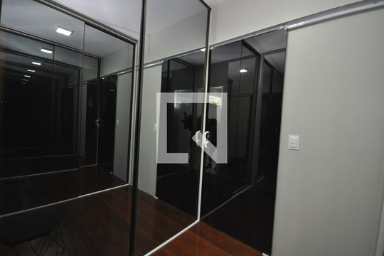 Closet de casa à venda com 4 quartos, 240m² em Jardim Guapira, São Paulo