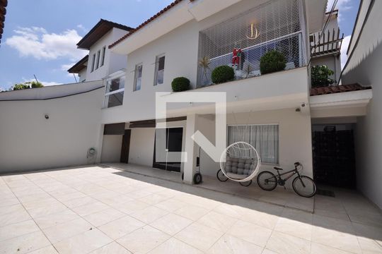 Garagem de casa à venda com 4 quartos, 240m² em Jardim Guapira, São Paulo