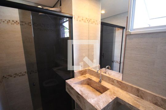 Banheiro  de apartamento à venda com 3 quartos, 56m² em Jd Alvorada, São Paulo