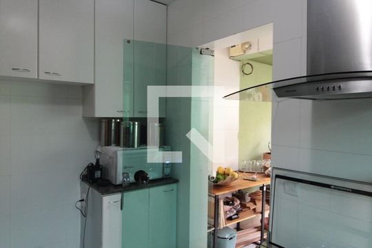 Cozinha de casa para alugar com 3 quartos, 280m² em Copacabana, Belo Horizonte