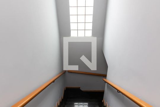 Escada de casa para alugar com 3 quartos, 240m² em Vila Nova Cachoeirinha, São Paulo