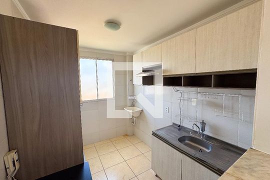 Cozinha de apartamento à venda com 2 quartos, 49m² em Diamante, Contagem