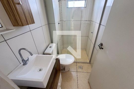 Banheiro de apartamento à venda com 2 quartos, 49m² em Diamante, Contagem