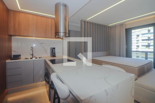 Cozinha de kitnet/studio para alugar com 1 quarto, 42m² em Boa Vista, Porto Alegre
