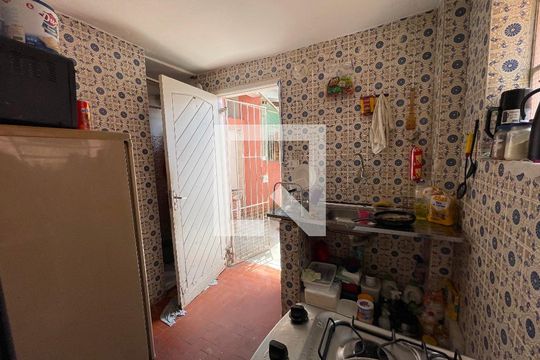 Cozinha de casa para alugar com 1 quarto, 50m² em Jaguaré, São Paulo
