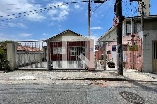 Fachada de casa para alugar com 1 quarto, 50m² em Jaguaré, São Paulo