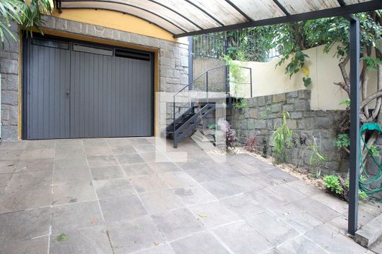 Box Garagem Externa de casa à venda com 5 quartos, 420m² em Petrópolis, Porto Alegre