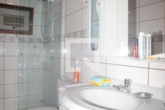 Banheiro Quarto 1 Suíte de casa à venda com 5 quartos, 420m² em Petrópolis, Porto Alegre