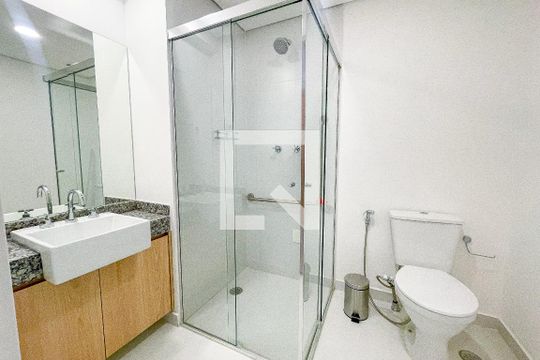 Banheiro de kitnet/studio para alugar com 1 quarto, 21m² em Jardim Paulista, São Paulo