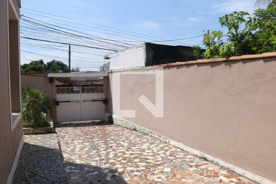 Área Externa de casa para alugar com 4 quartos, 600m² em Posse, Nova Iguaçu