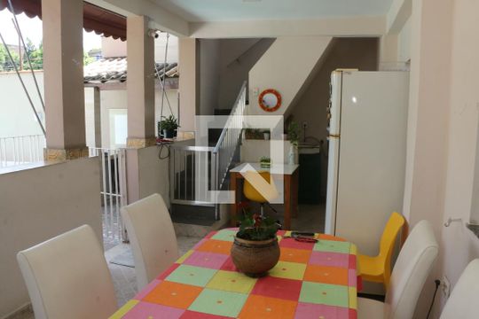 Área Externa de casa para alugar com 4 quartos, 600m² em Posse, Nova Iguaçu