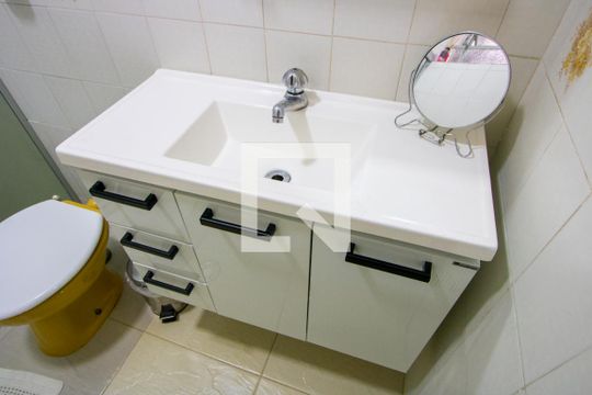 Banheiro do quarto 1 de casa à venda com 3 quartos, 121m² em Jardim Bela Vista, Santo André