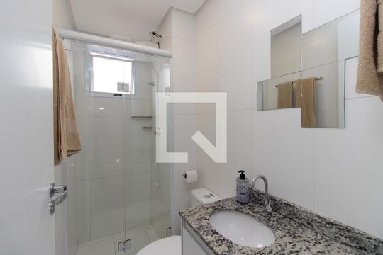 Banheiro de apartamento à venda com 1 quarto, 28m² em Vila Mazzei, São Paulo