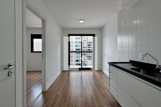 Cozinha de apartamento para alugar com 1 quarto, 27m² em Campo Belo, São Paulo