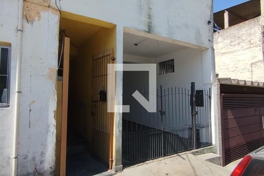 Fachada de casa para alugar com 1 quarto, 45m² em Jardim Guairaca, São Paulo