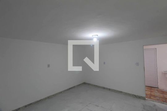 Quarto de casa para alugar com 1 quarto, 45m² em Jardim Guairaca, São Paulo
