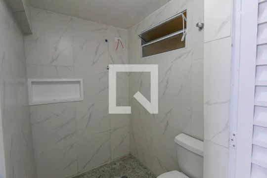 Banheiro de casa para alugar com 1 quarto, 45m² em Jardim Guairaca, São Paulo