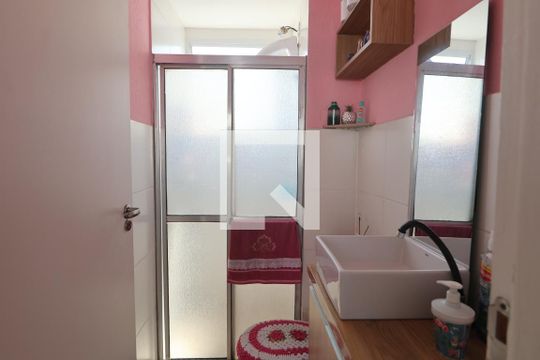 Banheiro  de apartamento à venda com 2 quartos, 42m² em Rio Branco, Canoas