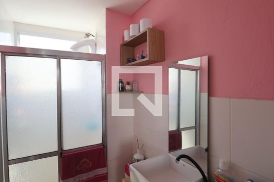 Banheiro  de apartamento à venda com 2 quartos, 42m² em Rio Branco, Canoas