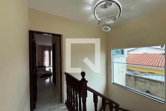 Corredor de casa para alugar com 3 quartos, 300m² em Parque Suzano, Suzano