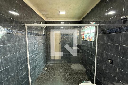 Banheiro 2 de casa para alugar com 3 quartos, 300m² em Parque Suzano, Suzano