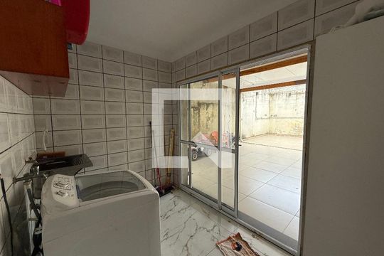 Área de Serviço de casa para alugar com 3 quartos, 300m² em Parque Suzano, Suzano