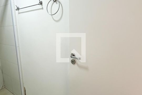 Banheiro de apartamento à venda com 2 quartos, 34m² em Vila Palmeiras, São Paulo