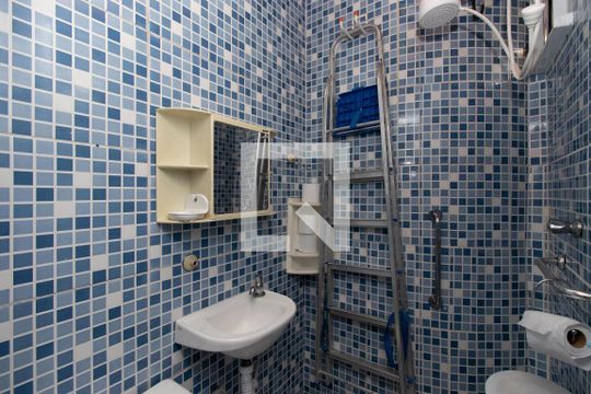 Banheiro de Serviço de casa de condomínio para alugar com 3 quartos, 134m² em Tucuruvi, São Paulo