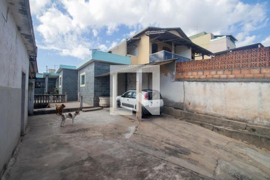 Garagem de casa à venda com 3 quartos, 140m² em Tropical, Contagem