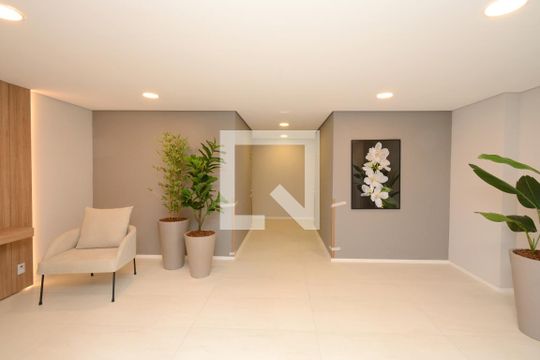 Hall social de apartamento para alugar com 3 quartos, 58m² em Campininha, São Paulo