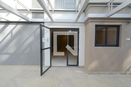 Fachada do bloco de apartamento para alugar com 3 quartos, 58m² em Campininha, São Paulo