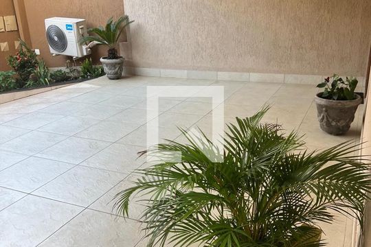 Garagem de casa à venda com 3 quartos, 289m² em Heliópolis, Belo Horizonte