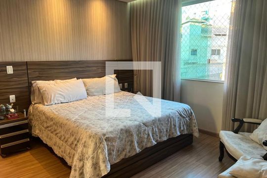 Quarto de casa à venda com 3 quartos, 289m² em Heliópolis, Belo Horizonte