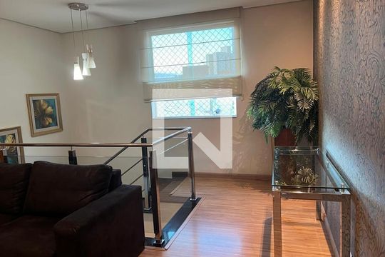 Sala de casa à venda com 3 quartos, 289m² em Heliópolis, Belo Horizonte