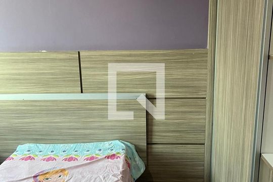Quarto de casa à venda com 3 quartos, 289m² em Heliópolis, Belo Horizonte