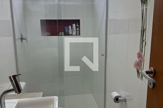 Banheiro de casa à venda com 3 quartos, 289m² em Heliópolis, Belo Horizonte