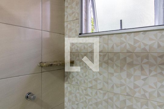 Banheiro de apartamento à venda com 2 quartos, 54m² em Vila Zamataro, Guarulhos