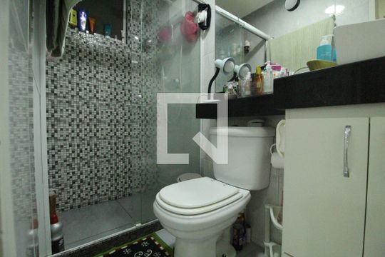 Banheiro de apartamento para alugar com 2 quartos, 50m² em Curicica, Rio de Janeiro