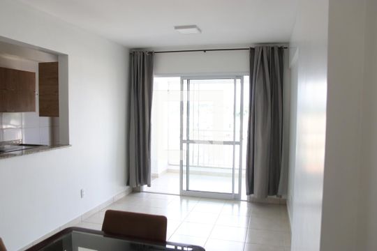 Sala de apartamento para alugar com 3 quartos, 79m² em Setor Goiânia 2, Goiânia