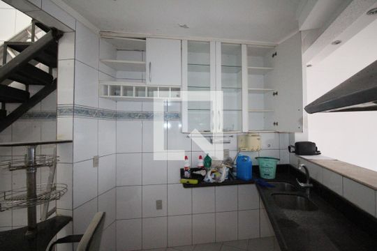 Cozinha e Área de Serviço de casa para alugar com 4 quartos, 200m² em Campinas de Brotas, Salvador