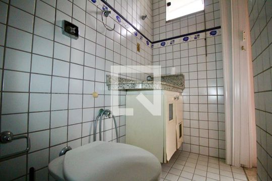 Banheiro da Suíte 1 de casa para alugar com 4 quartos, 200m² em Campinas de Brotas, Salvador