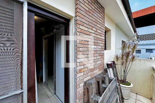 Sacada Quarto 1 de casa à venda com 2 quartos, 114m² em Jardim Arpoador, São Paulo