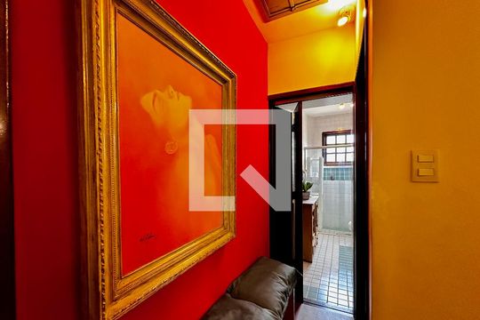 Corredor Quartos de casa à venda com 2 quartos, 114m² em Jardim Arpoador, São Paulo