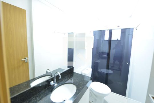 Banheiro do Quarto 1 de apartamento para alugar com 2 quartos, 55m² em Setor Sudoeste, Goiânia