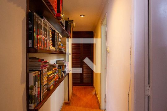 Corredor de apartamento à venda com 3 quartos, 132m² em Icaraí, Niterói