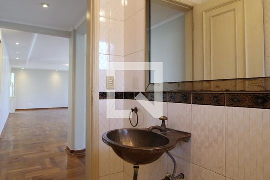 Lavabo de apartamento para alugar com 3 quartos, 190m² em Itaim Bibi, São Paulo