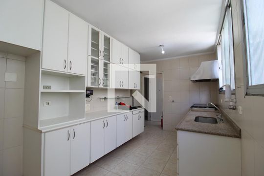 Cozinha de apartamento para alugar com 3 quartos, 190m² em Itaim Bibi, São Paulo