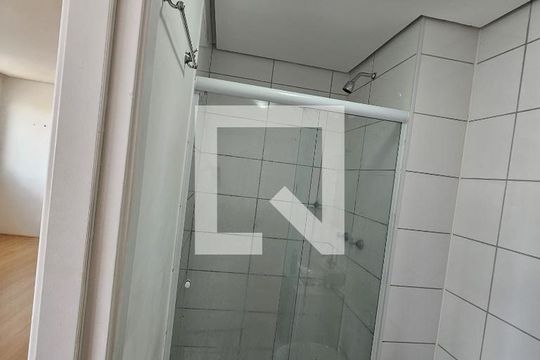 Banheiro de apartamento à venda com 1 quarto, 32m² em Jardim Teresa, São Paulo