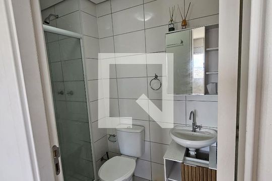 Banheiro de apartamento à venda com 1 quarto, 32m² em Jardim Teresa, São Paulo