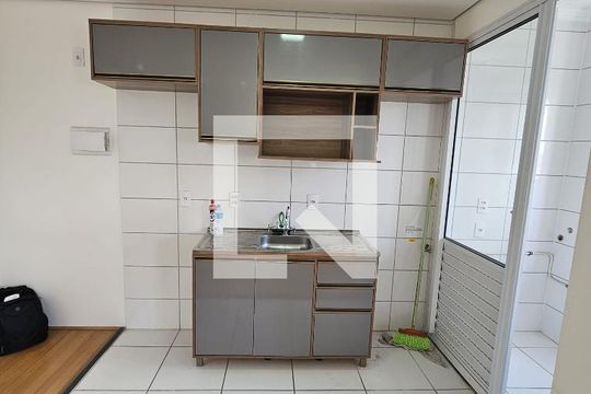 Cozinha de apartamento à venda com 1 quarto, 32m² em Jardim Teresa, São Paulo